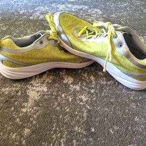 ❤️EUC Vionic 335 FYN running shoe